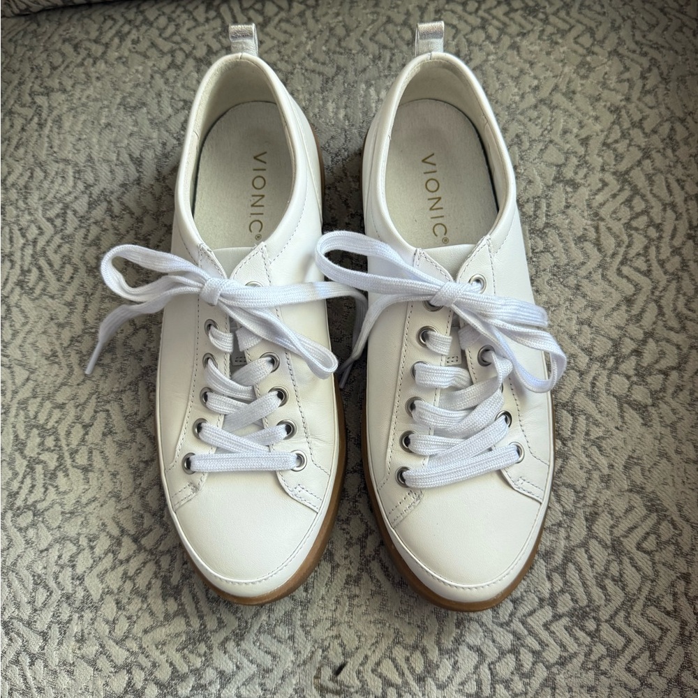 Vionic Women's Winny White sneakers